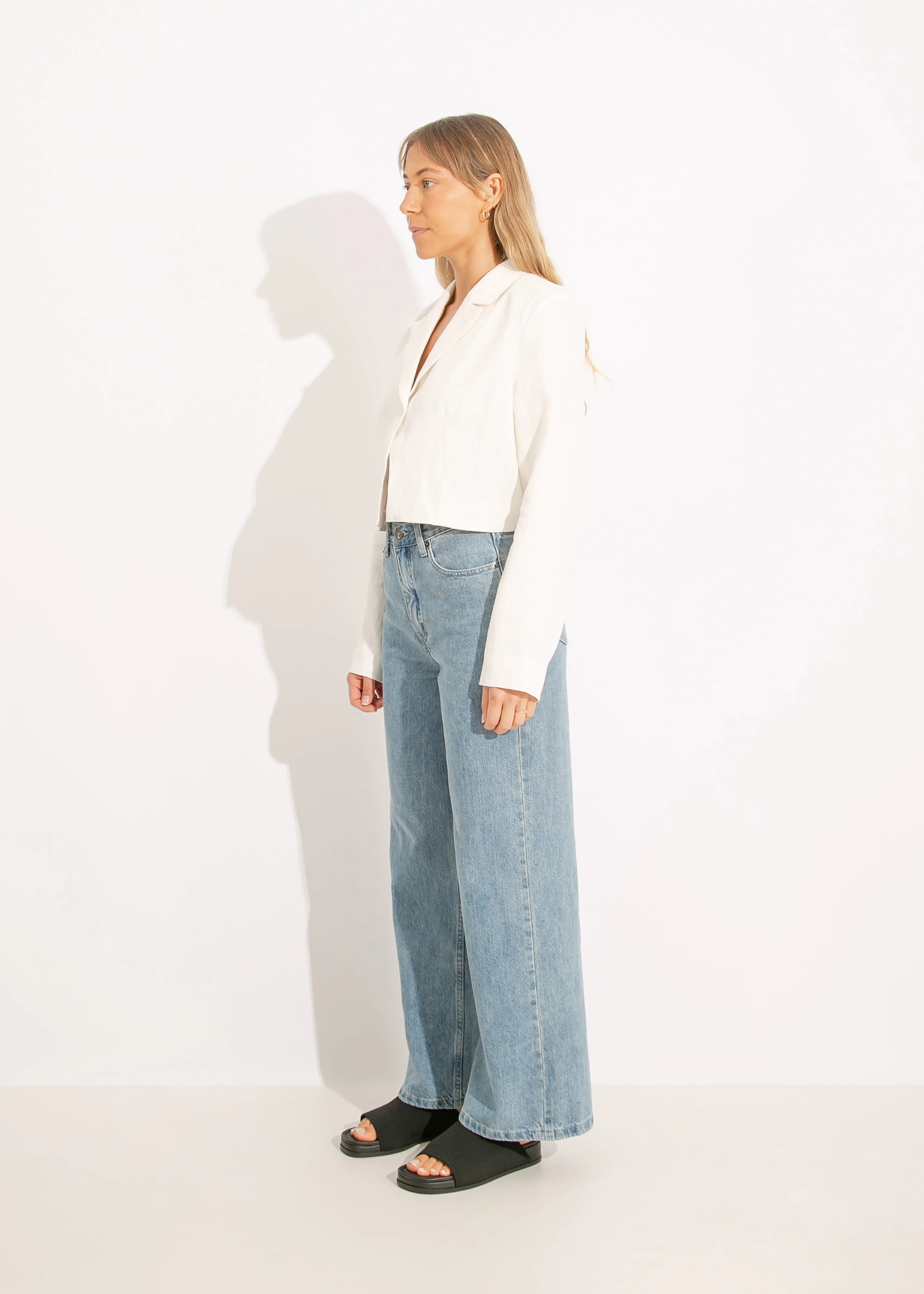 MADELYN CROPPED BLAZER / WHITE